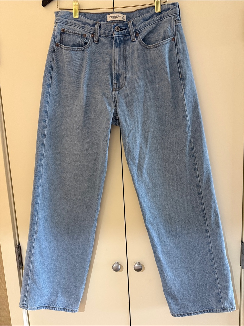 Abercrombie & Fitch Mid Rise Slouchy Jeans Size 28